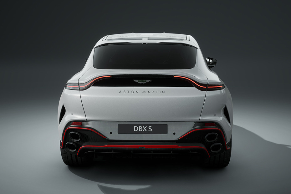 Full Rear View of แอสตัน มาร์ติน DBX S