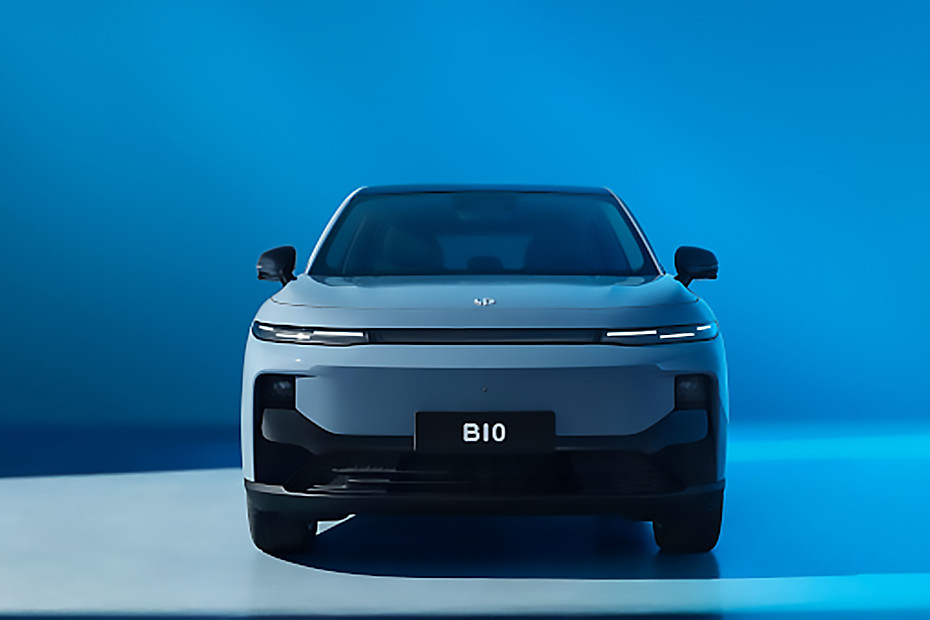 Full Front View of B10