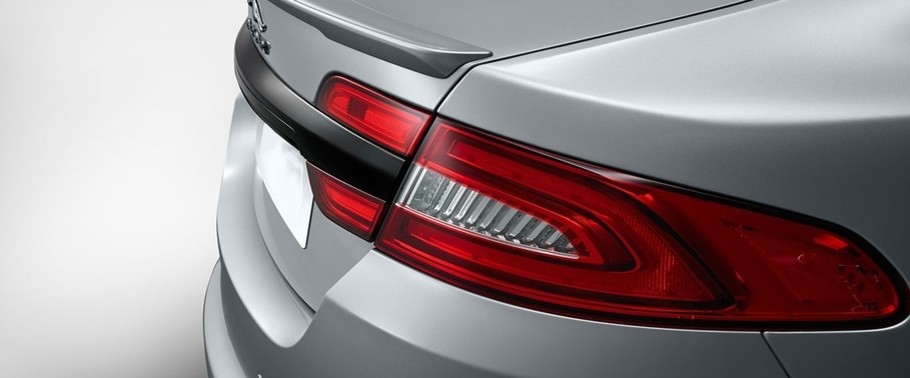 เอ็กซ์เอฟ พอร์ตฟอลิโอ ออลดับบลิวไดรฟ์ (เอดับบลิวดี) Tail light