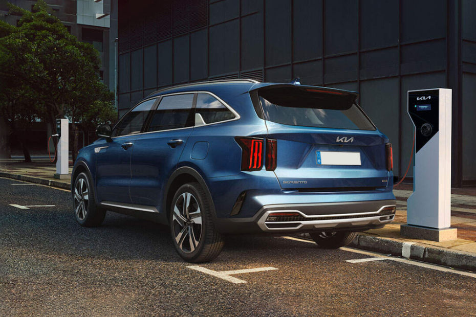 Rear Cross Side View of KIA Sorento PHEV