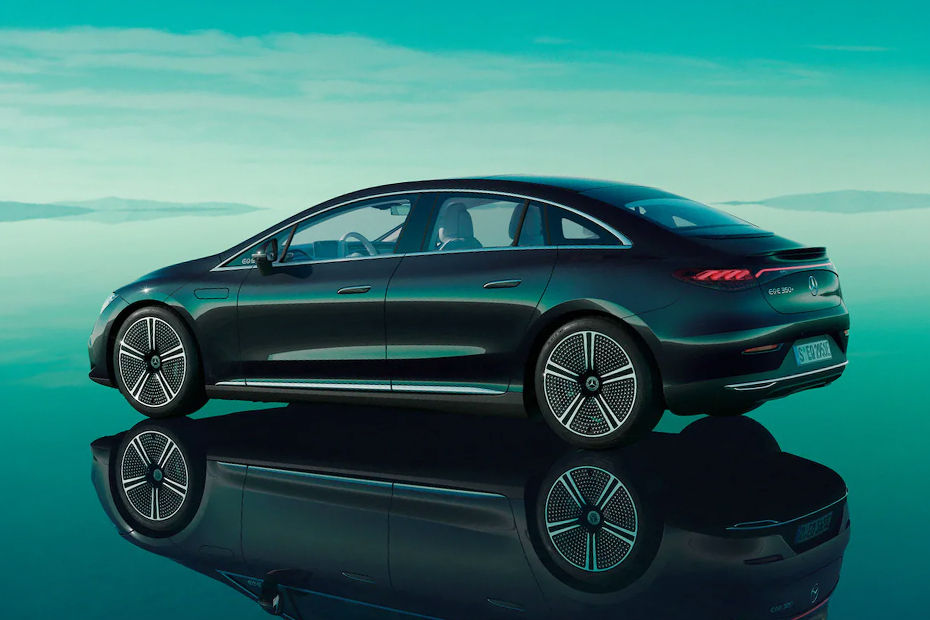 Rear Cross View of เมอเซเดส-เบนซ์ EQE Saloon