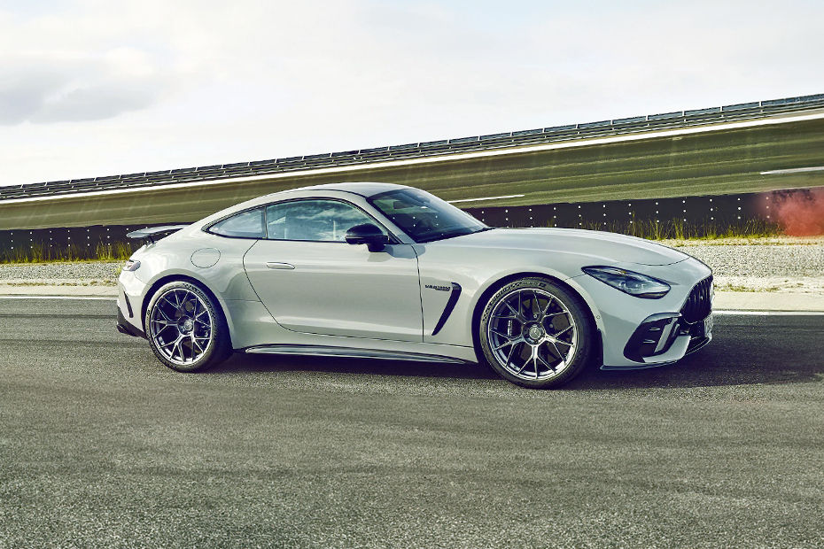 AMG GT Coupe Front angle low view