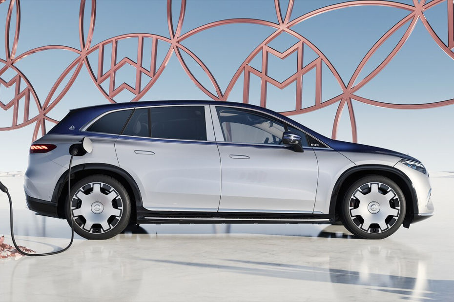 Maybach EQS SUV Medium Angle Front View