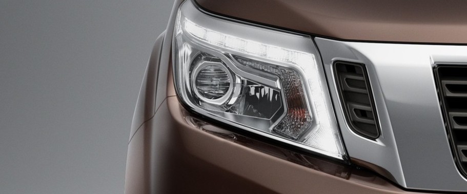 เอ็นพี 300 นาวาร่า สปอร์ตเทค ดีซี Headlight