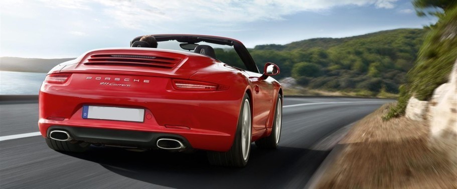 911 คาร์เรร่า คาบริโอเน็ต Rear Low Angle View