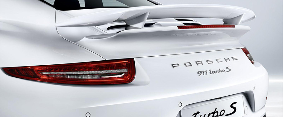 911 Turbo S Tail light