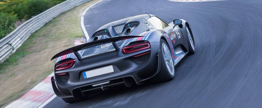 918 สปายเดอร์ ไวส์ซาค แพคเกจ Rear Low Angle View 918 สปายเดอร์ ไวส์ซาค แพคเกจ Rear Low Angle View