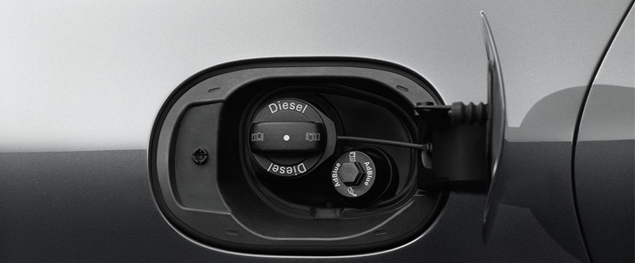 Gas Cap Open of Macan S Diesel Gas Cap Open of Macan S Diesel