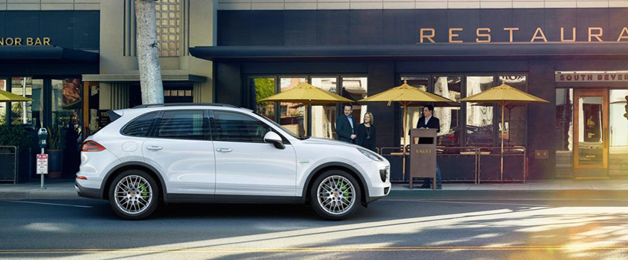 ปอร์เช่ คาเยนน์ เอส อี-ไฮบริด Drivers Sideview ปอร์เช่ คาเยนน์ เอส อี-ไฮบริด Drivers Sideview