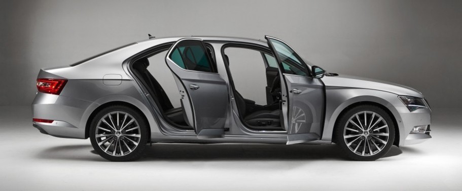 Superb Limo All Door Open