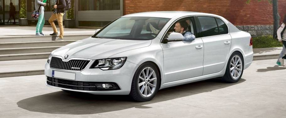 Skoda Superb Greenline Front Angle High View Skoda Superb Greenline Front Angle High View