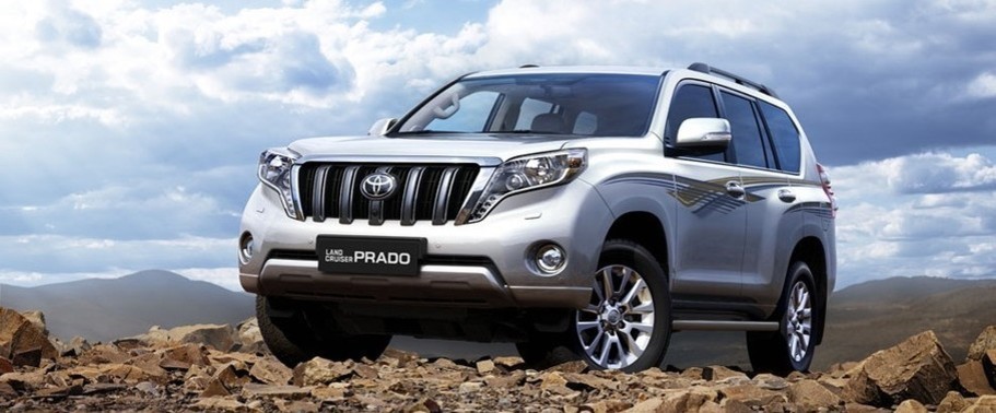 โตโยต้า Land Cruiser Front Angle High View โตโยต้า Land Cruiser Front Angle High View