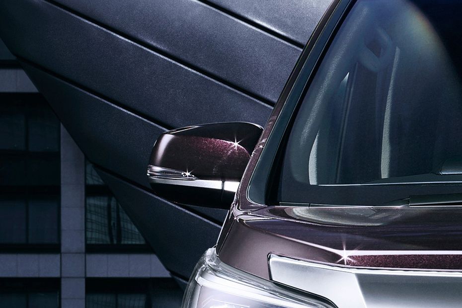 โตโยต้า เวลไฟร์ Drivers Side Mirror Front Angle โตโยต้า เวลไฟร์ Drivers Side Mirror Front Angle