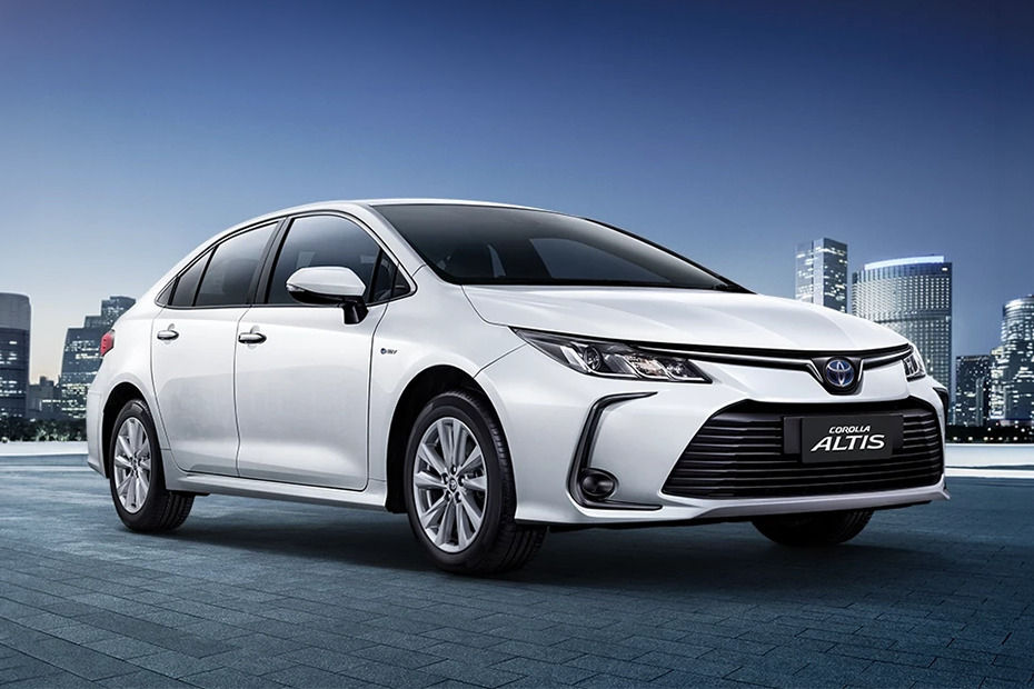 Corolla Altis Front angle low view