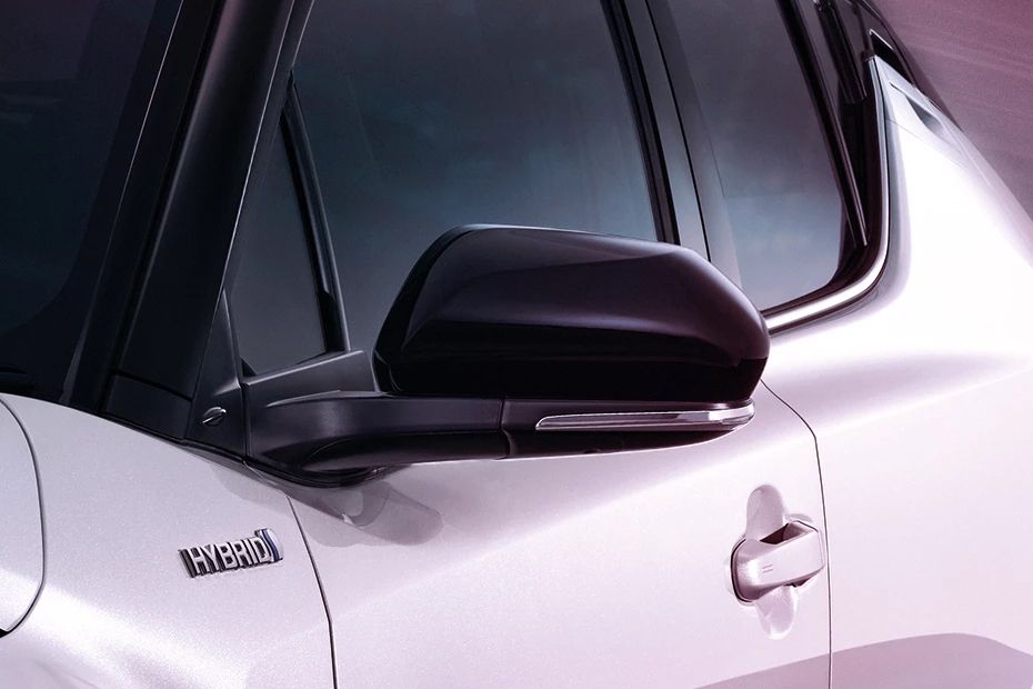 โตโยต้า C-HR GR Sport Drivers Side Mirror Front Angle โตโยต้า C-HR GR Sport Drivers Side Mirror Front Angle