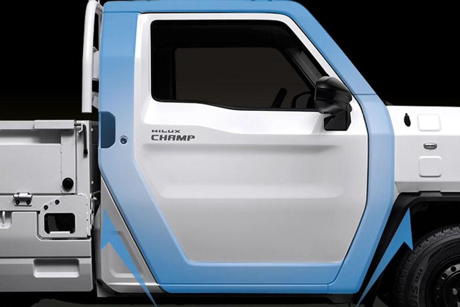 Hilux Champ Side view