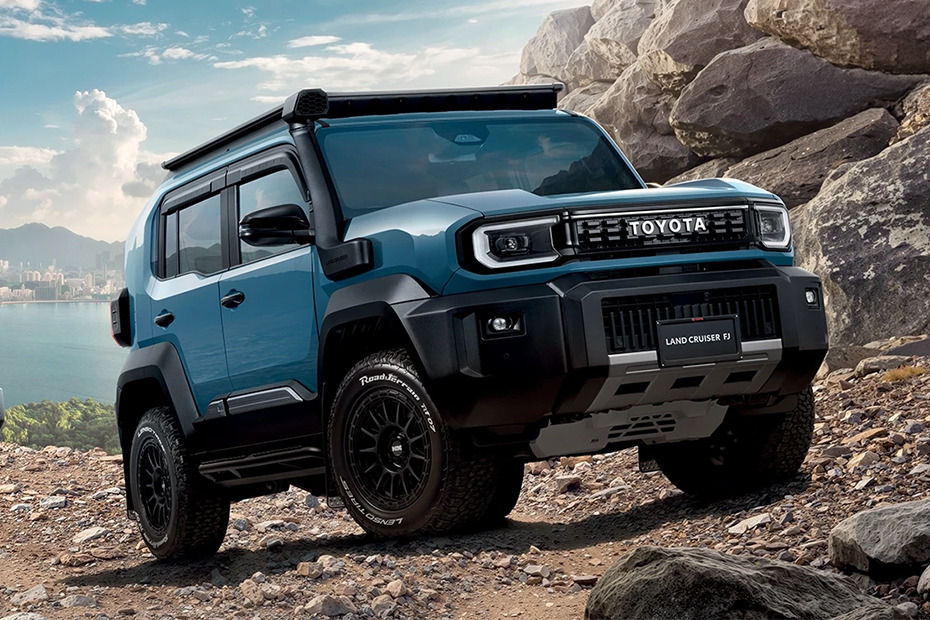 Land Cruiser FJ Front deep low Angle View