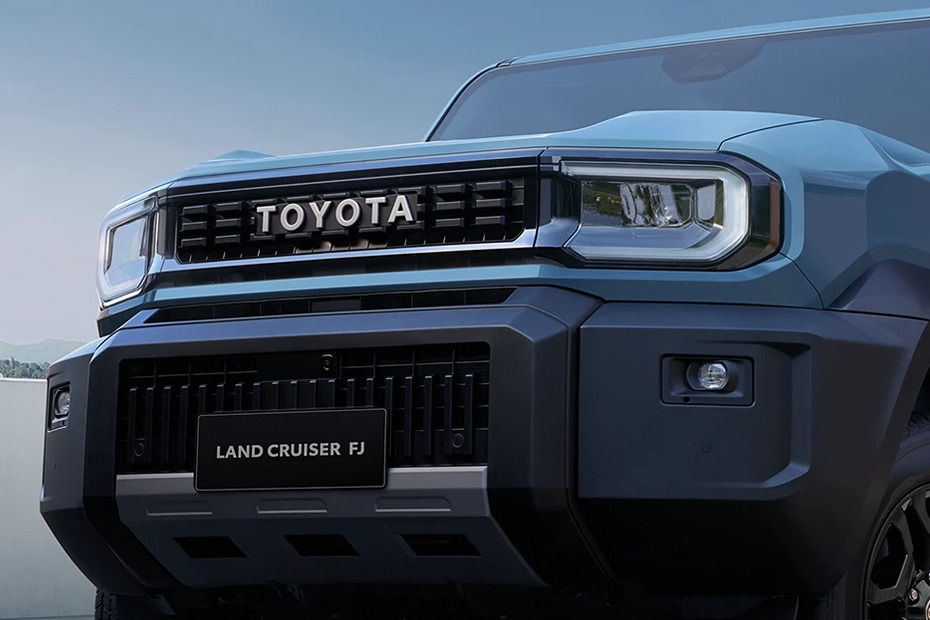 Land Cruiser FJ Grille View