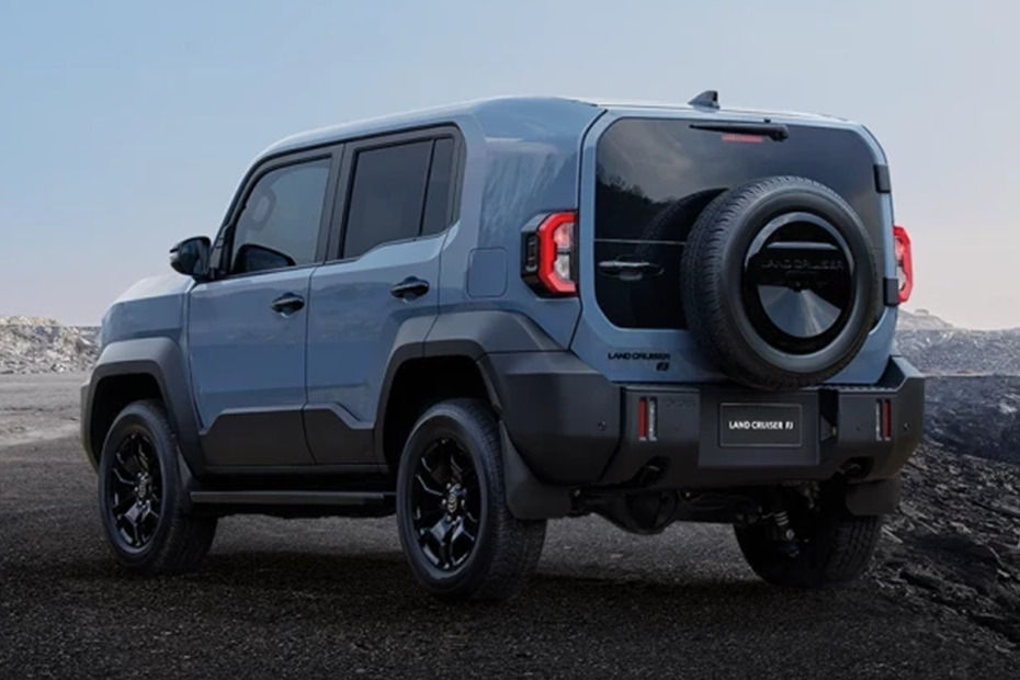 Rear Cross Side View of Toyota Land Cruiser FJ