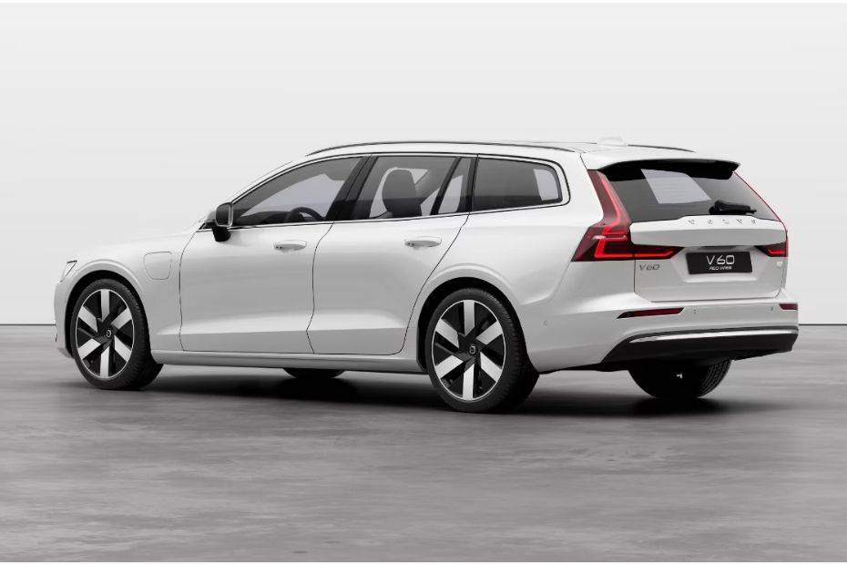 Rear Cross Side View of วอลโว่ V60 Recharge Rear Cross Side View of วอลโว่ V60 Recharge