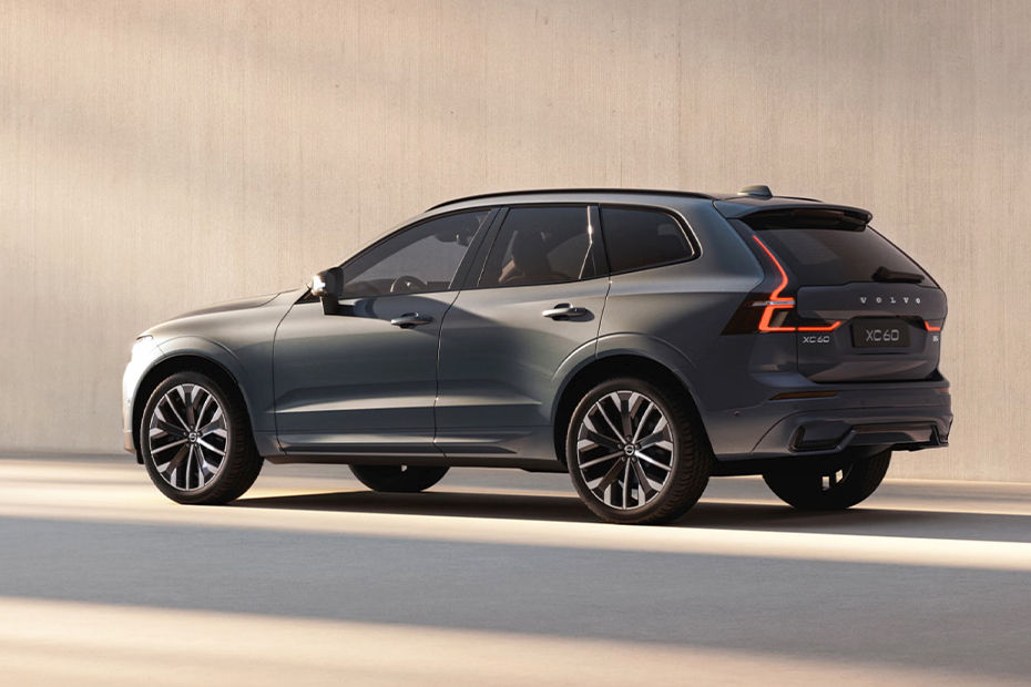 Rear Cross Side View of วอลโว่ XC60