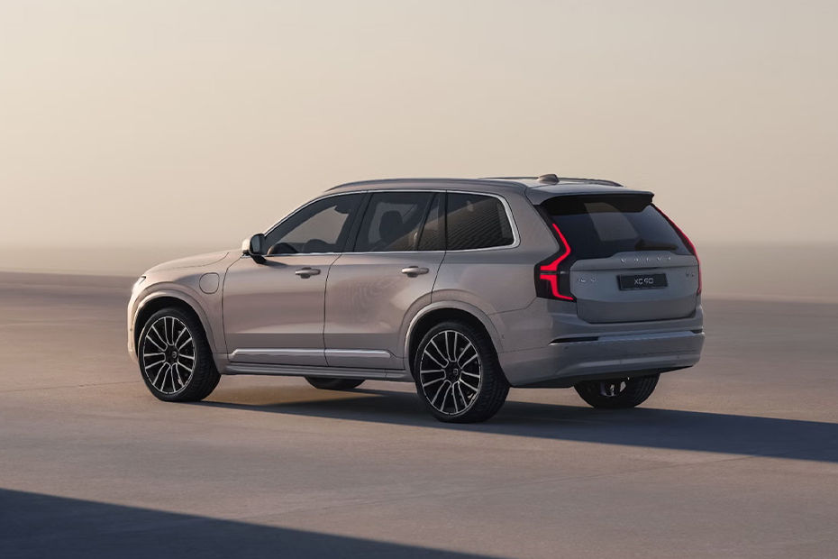 Rear Cross View of วอลโว่ XC90