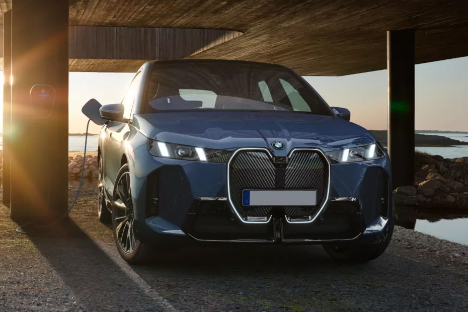 BMW iX Front Medium View