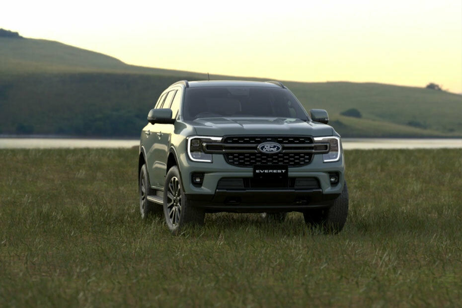 Ford Everest Platinum Front Cross Side View Ford Everest Platinum Front Cross Side View