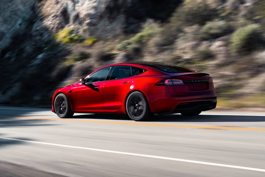 Rear Cross Side View of เทสล่า Model S