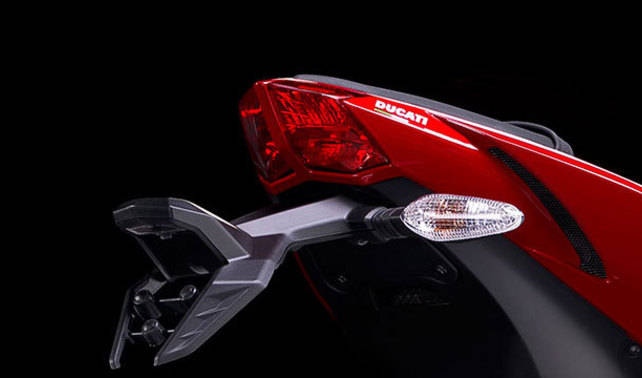 ดูคาติ สตรีทไฟท์เตอร์ 848 Tail Light View ดูคาติ สตรีทไฟท์เตอร์ 848 Tail Light View