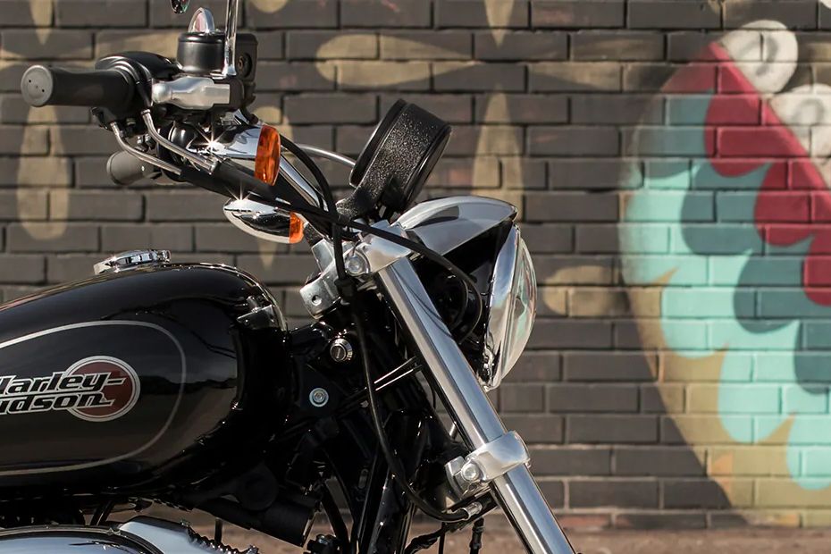 Harley–Davidson Superlow Head Light View