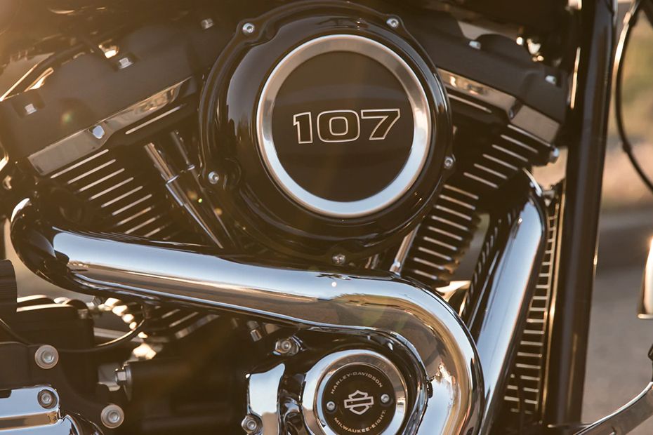 ฮาร์เลย์-เดวิดสัน สปอร์ต ไกลด์ Engine View ฮาร์เลย์-เดวิดสัน สปอร์ต ไกลด์ Engine View