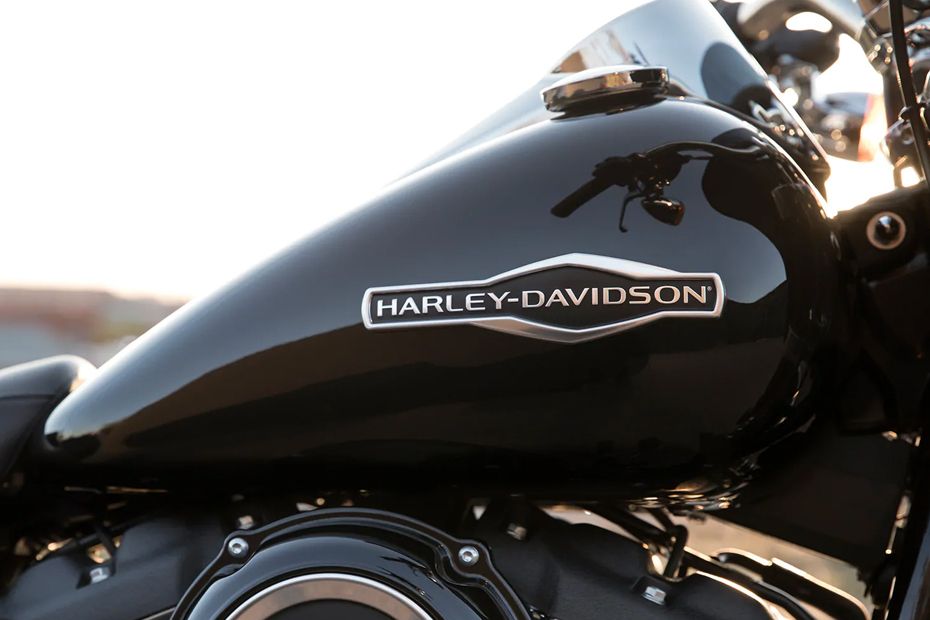 ฮาร์เลย์-เดวิดสัน สปอร์ต ไกลด์ Fuel Tank View ฮาร์เลย์-เดวิดสัน สปอร์ต ไกลด์ Fuel Tank View