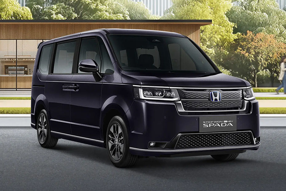 Honda STEP WGN e:HEV Front Medium View