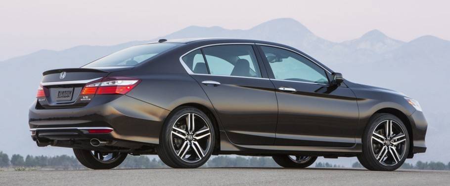Accord (1996-2015) Rear angle view Accord (1996-2015) Rear angle view