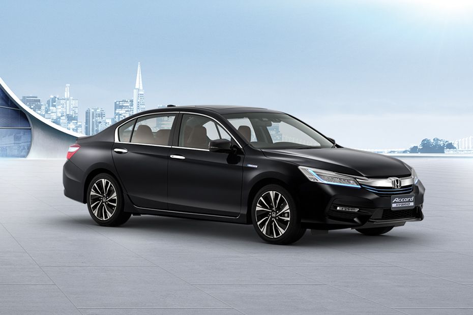 Honda Accord Hybrid Front Cross Side View