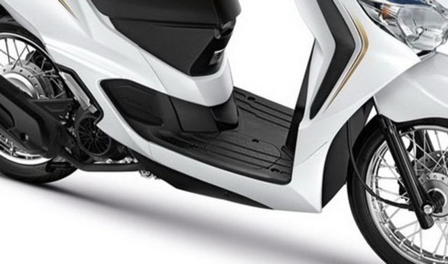 Honda Moove 14 Leg Spacescooter