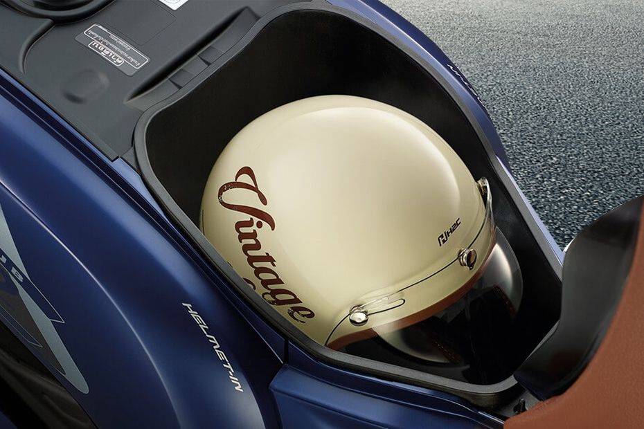 Honda Scoopy i Seat Storage Side View Honda Scoopy i Seat Storage Side View