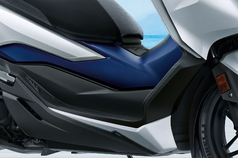 Honda Forza Leg Spacescooter