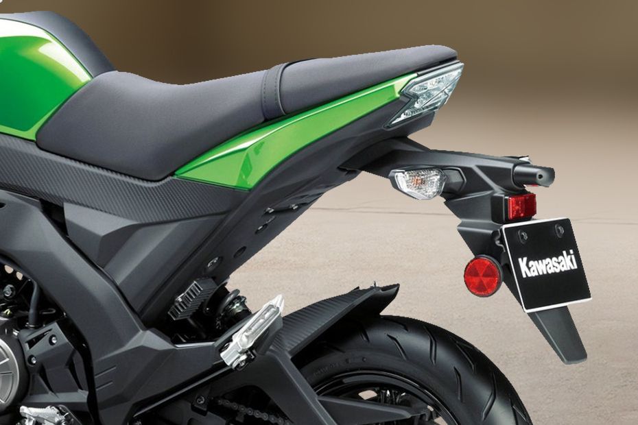 Kawasaki Z125 Rider Seat View Kawasaki Z125 Rider Seat View