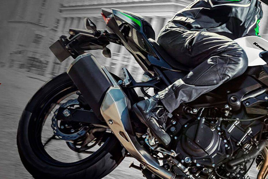 คาวาซากิ ซี 250 2019 Exhaust View คาวาซากิ ซี 250 2019 Exhaust View