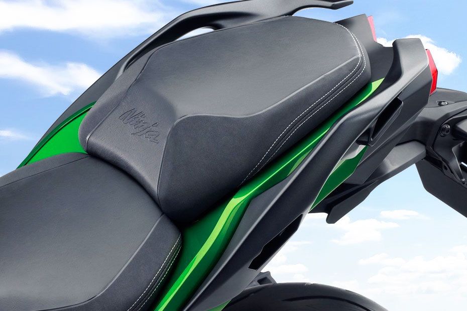 Kawasaki Ninja H2 SX SE Rider Seat View Kawasaki Ninja H2 SX SE Rider Seat View