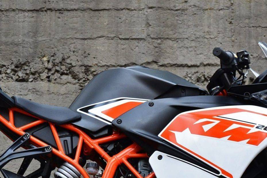 Ktm rc deals 200 fuel tank