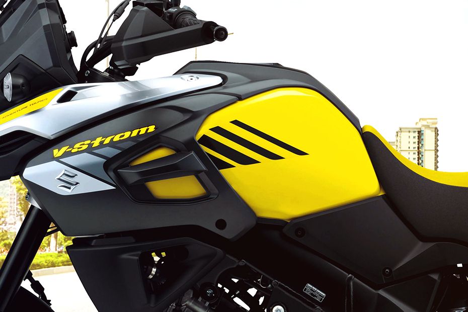Suzuki V-Strom 1000XT Fuel Tank View Suzuki V-Strom 1000XT Fuel Tank View