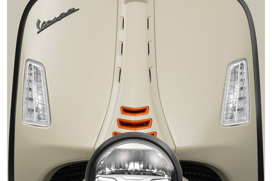 Vespa GTV Side Indicators Front