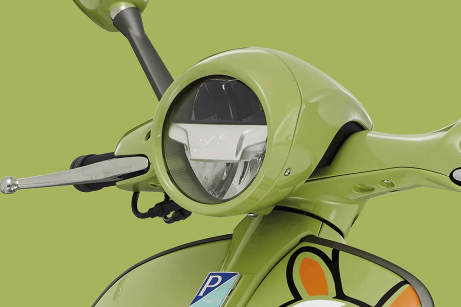 เวสป้า 946 Head Light View