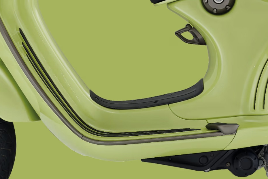 เวสป้า 946 Leg Spacescooter