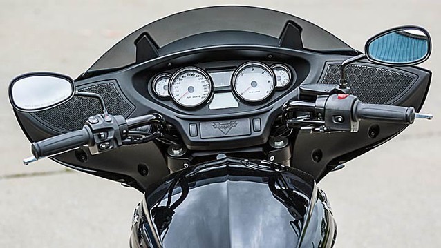 Victory Baggers Handle Bar View