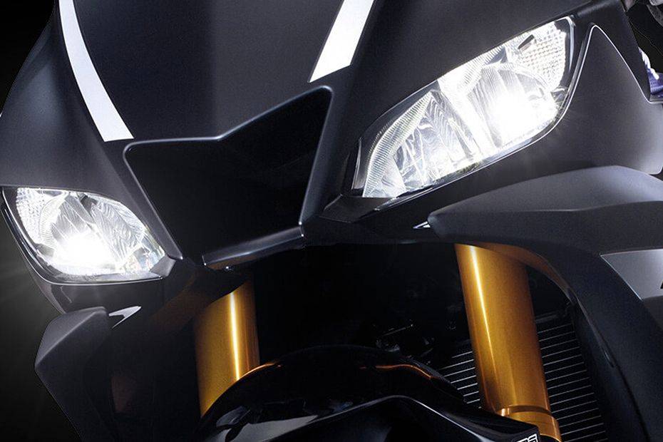 Yamaha YZF-R3 2016 Head Light View Yamaha YZF-R3 2016 Head Light View
