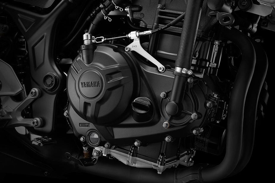 ยามาฮ่า วายซีเอฟ อาร์ 3 2017 Engine View